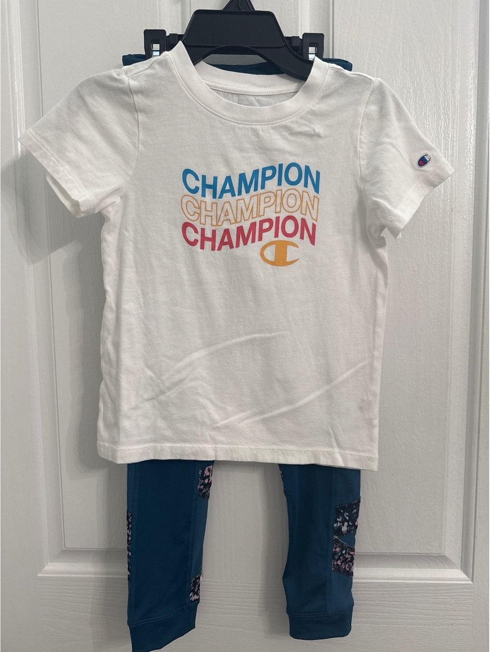 Champion Kids' White Graphic T-Shirt and Blue Floral Leggings Set Size S (7/8)
